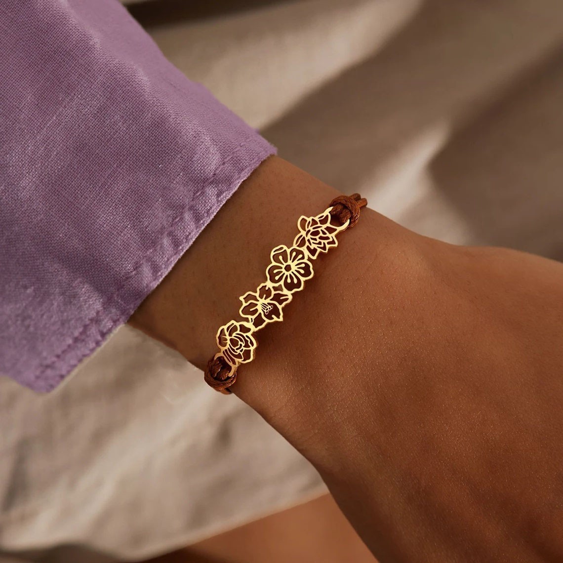 Personnalisé fait à la main Naissance Fleur Bracelet Cadeau de famille Pour Maman Anniversaire Noël