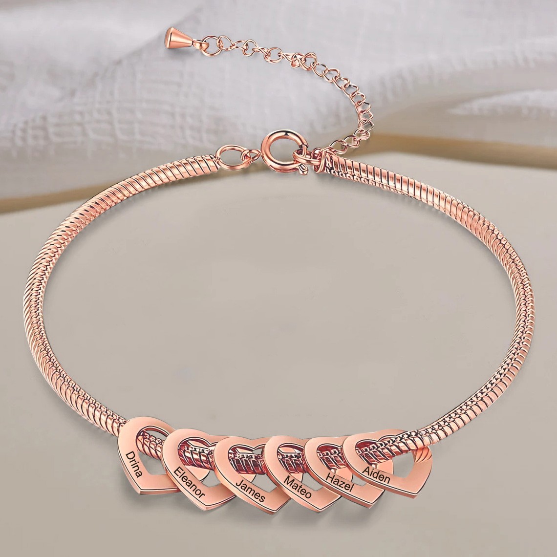 Bracelet pendentif creux en forme de cœur personnalisé avec nom personnalisé pour les idées cadeaux de grand-mère