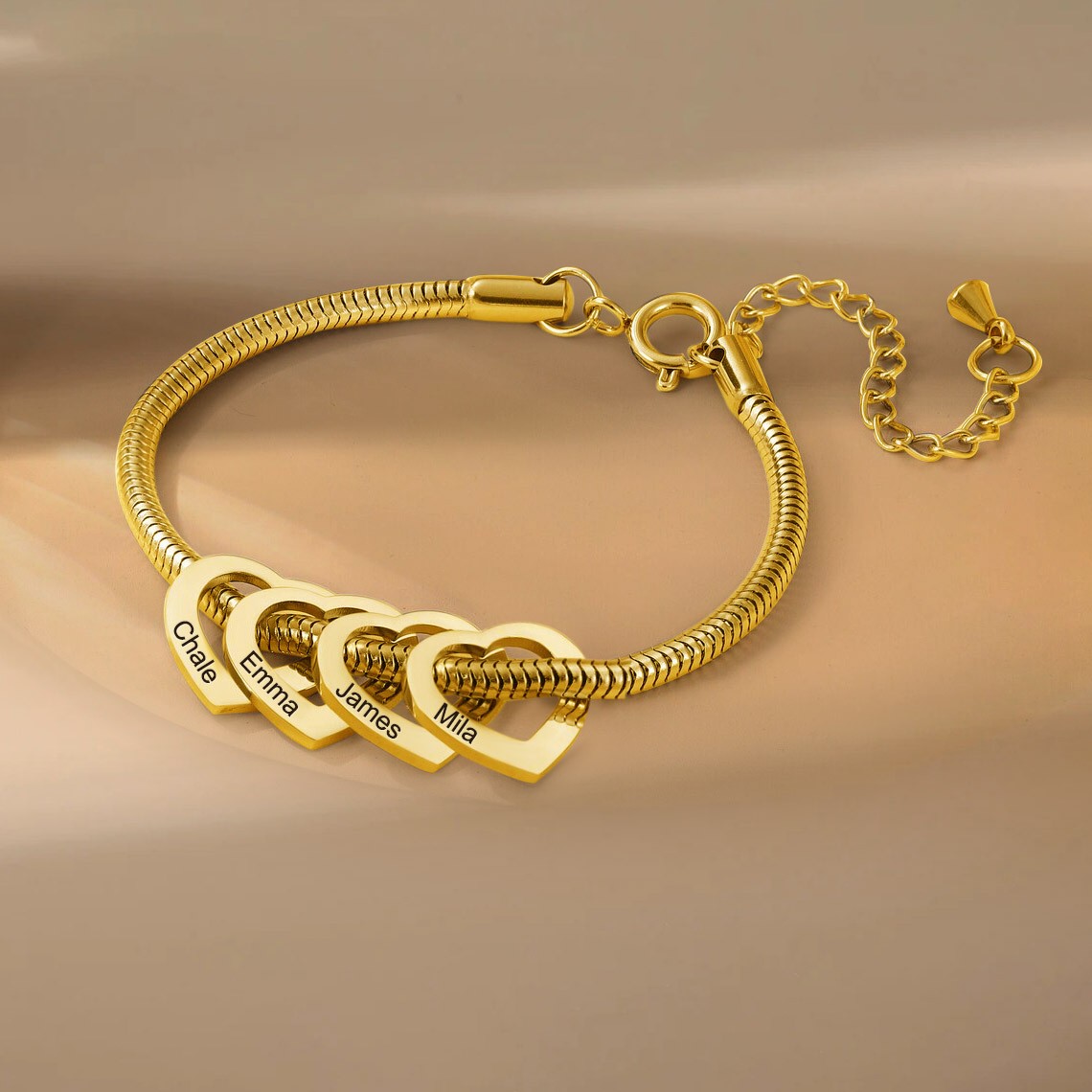 Bracelet personnalisé pour femmes avec breloque de gravure de nom de coeur personnalisé pour des idées cadeaux