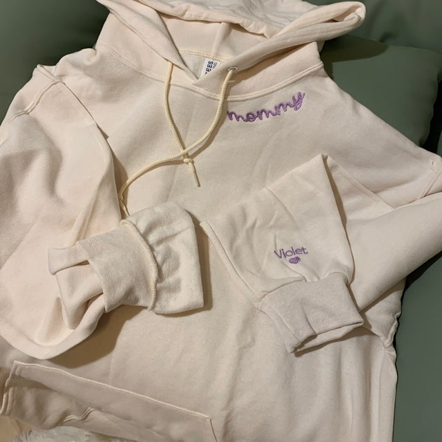 Sweat à capuche maman brodé personnalisé pour le cadeau de famille de Noël