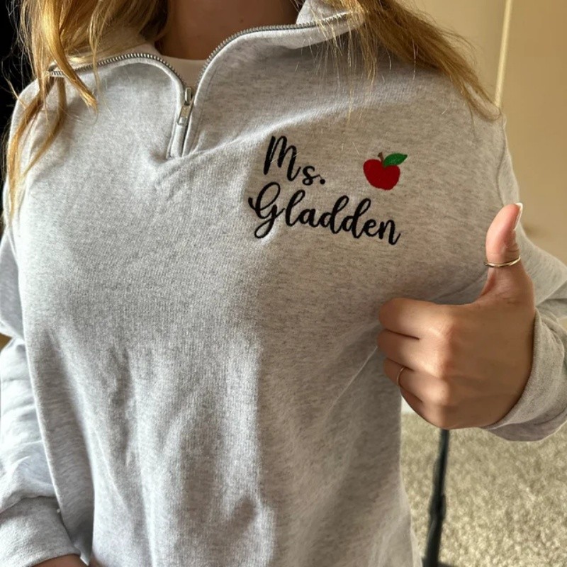 Cadeau personnalisé de graduation de sweat-shirt brodé de pomme d’enseignant pour un nouvel enseignant