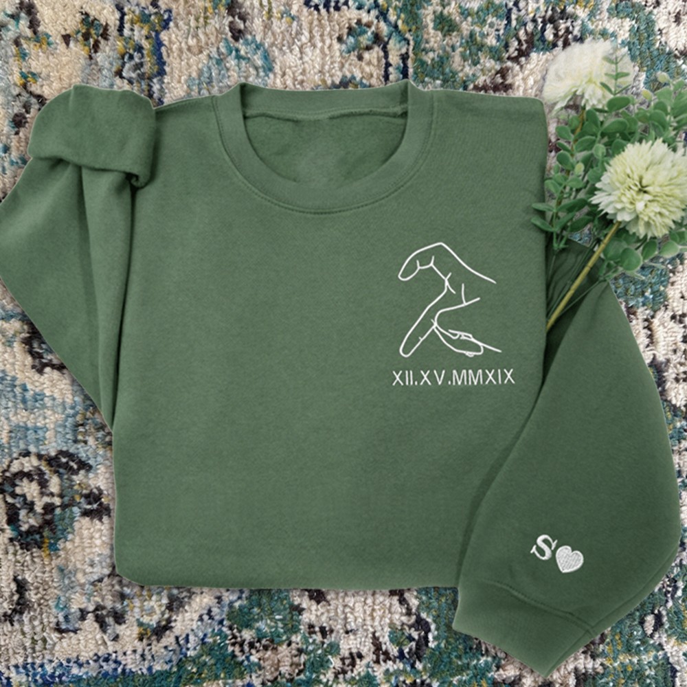 Sweat à Capuche en Chiffres Romains Brodé sur Mesure - Cadeau d'Anniversaire de la Saint-Valentin pour Couple