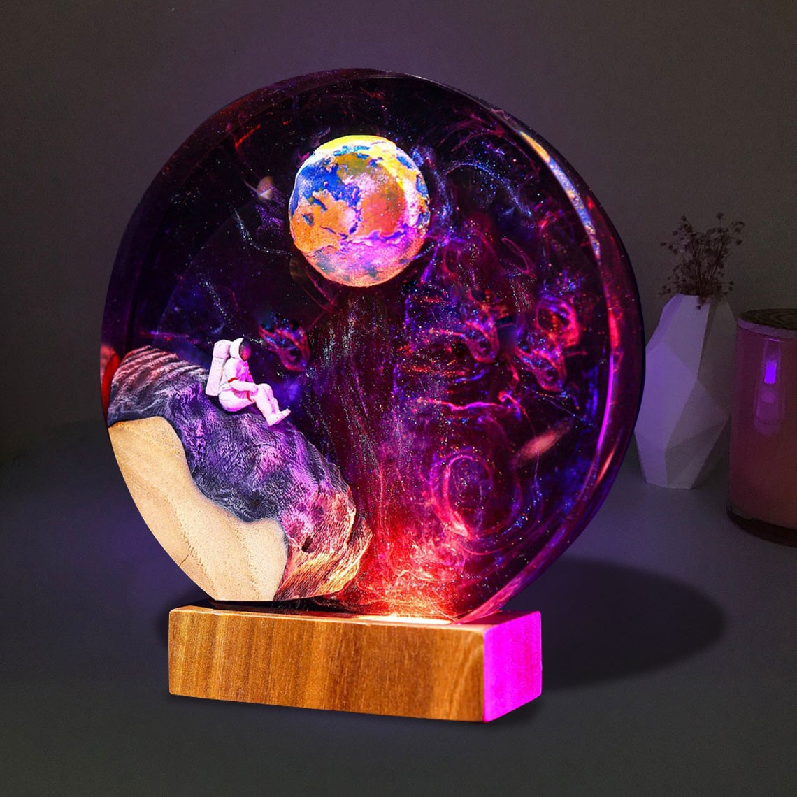 Lampe d’art en bois en résine d’astronaute de la galaxie de l’espace