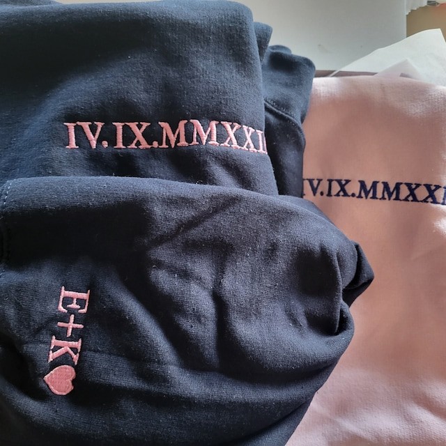 Sweat-shirt personnalisé en chiffres romains brodé Cadeau d’anniversaire pour la Saint-Valentin pour couple