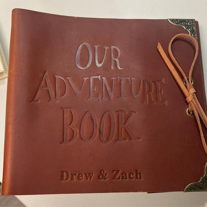 Notre livre d’aventure Album photo en cuir personnalisé Album Scrapbook pour le cadeau d’anniversaire de la Saint-Valentin