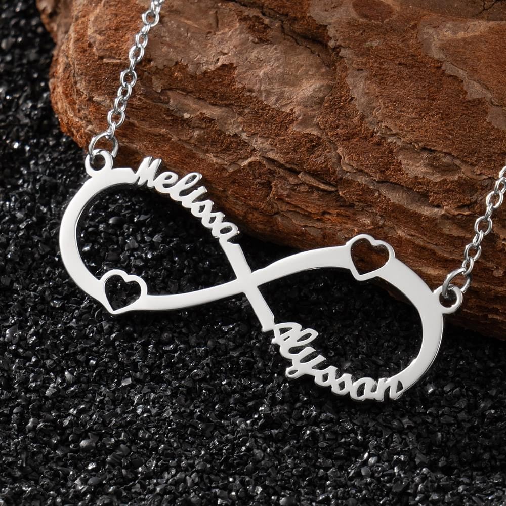 Collier personnalisé en forme de couple avec 2 noms pour ses cadeaux de Saint-Valentin