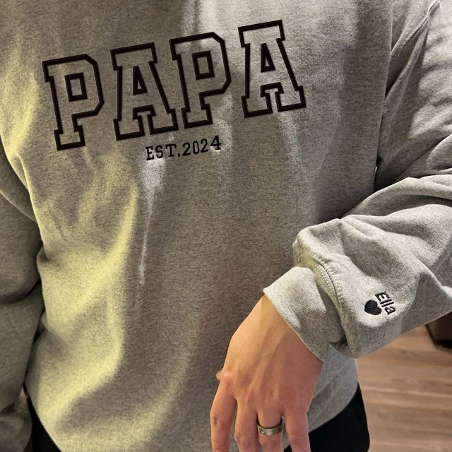 Sweat à capuche personnalisé brodé pour papa avec le nom de l'enfant sur la manche pour un cadeau de fête des pères