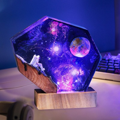 Lampe d’art en bois en résine d’astronaute de la galaxie de l’espace