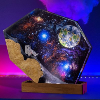 Lampe d’art en bois en résine d’astronaute de la galaxie de l’espace