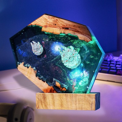 Lampe d’art en bois de résine de galaxie de vaisseaux spatiaux