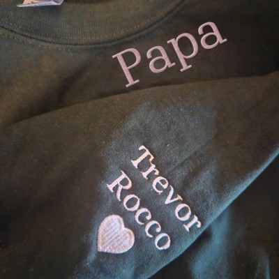 Sweat à capuche personnalisé brodé pour papa avec le nom de l'enfant sur la manche pour un cadeau de fête des pères