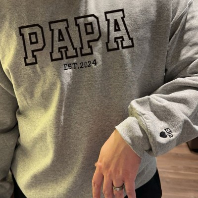 Sweat à capuche personnalisé brodé pour papa avec le nom de l'enfant sur la manche pour un cadeau de fête des pères