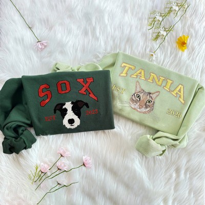 Sweat-shirt universitaire brodé personnalisé avec visage d'animal de compagnie pour cadeau amoureux des chiens et des chats
