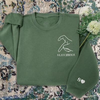 Sweat à Capuche en Chiffres Romains Brodé sur Mesure - Cadeau d'Anniversaire de la Saint-Valentin pour Couple