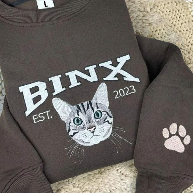 Customized Embroidered Cat Photo Sweatshirt With Name Keepsake Gift For Pet Lovers