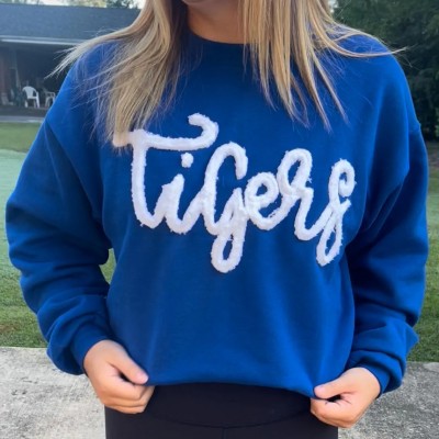 Game Day Custom Chenille Yarn Embroidered Team Sport Sweatshirt Fuzzy Letter School Spirit Shirt