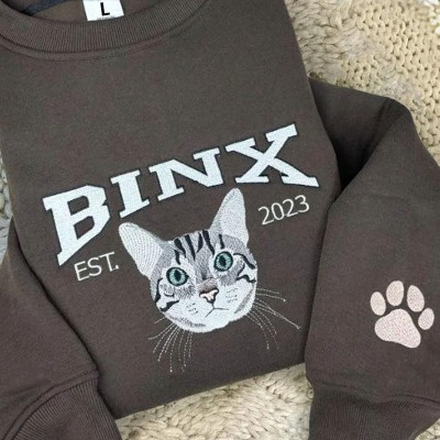 Customized Embroidered Cat Photo Sweatshirt With Name Keepsake Gift For Pet Lovers